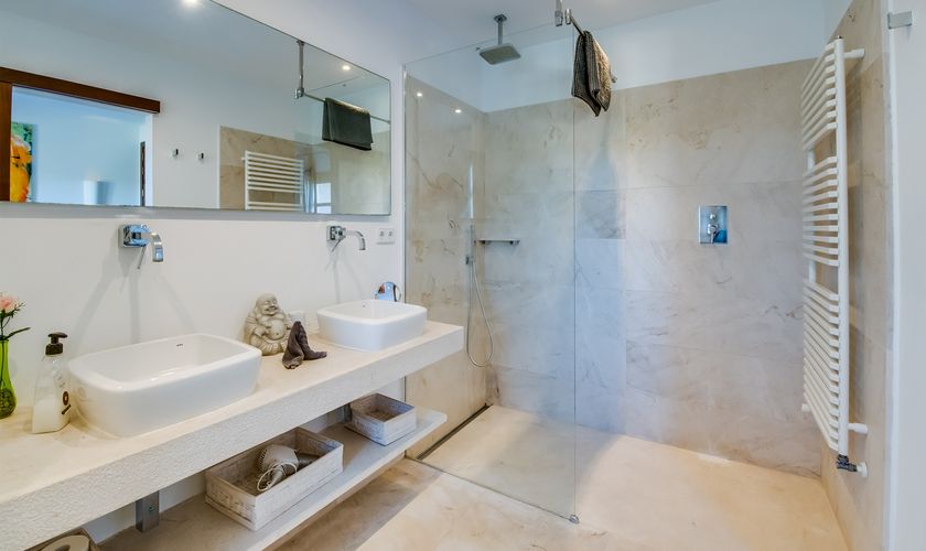 modernes Badezimmer Finca mit 2 Wohneinheiten für bis zu 16 Personen PM 626